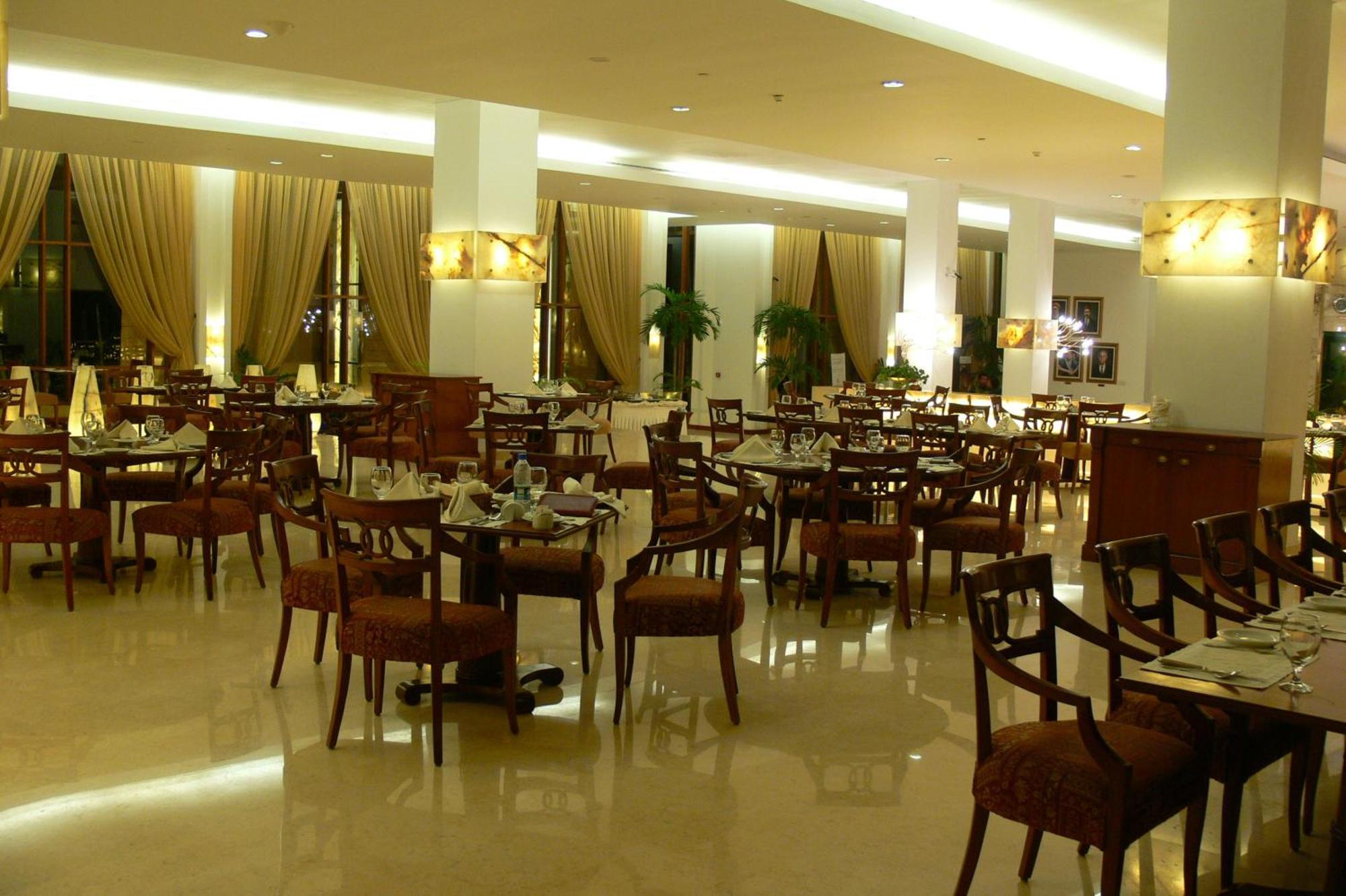 Zaver Pearl Continental, Gwadar Exterior photo
